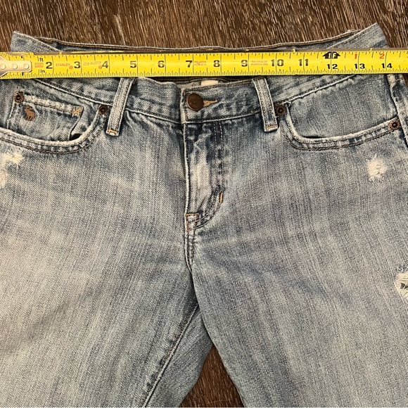 Abercrombie and Fitch Distressed Light Wash Bermuda Shorts Size 2 - Picture 5 of 11